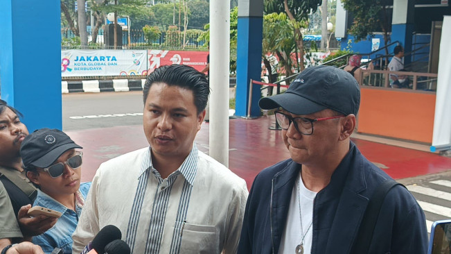 Erie Prasetyo, Direktur Utama PT Hijau Dipta Manajemen (pakai topi)_(Selvianus Kopong Basar FTNews.co.id)